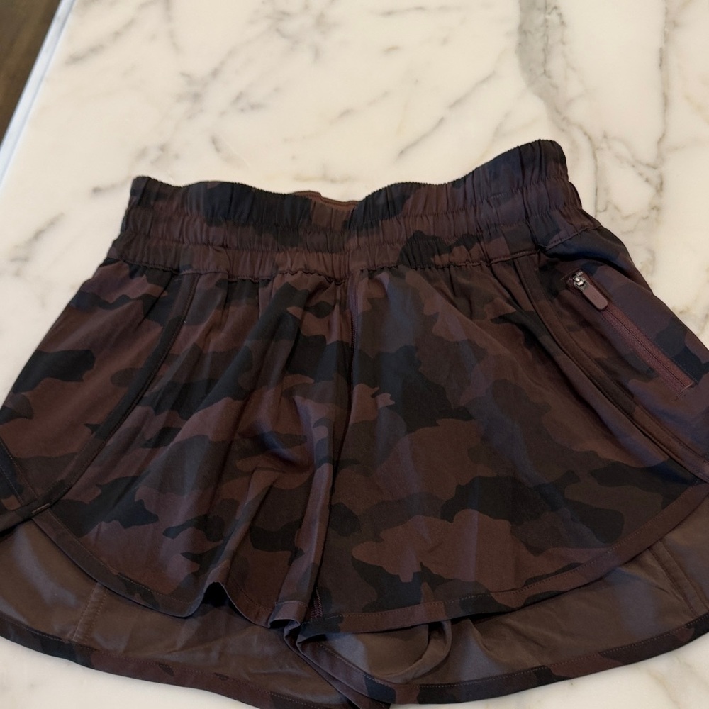 Lululemon brown camo tracker shorts! NWOT
